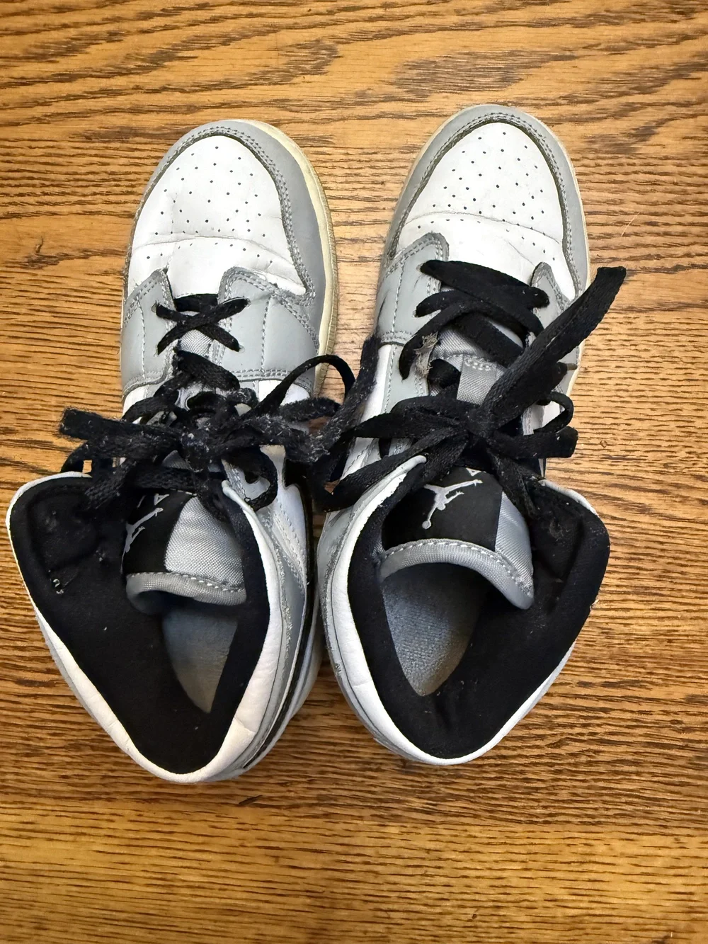Air Jordan 1 Mid Shoes Youth Size 5Y Retro Basketball 554725-092